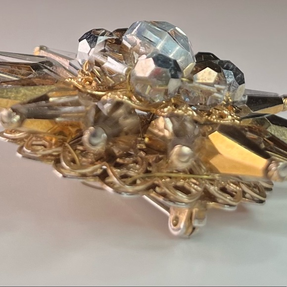 Vintage Gold Tone Starburst Aurora Borealis Brooch - Picture 5 of 8